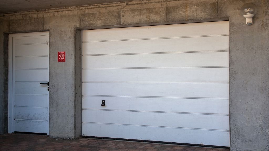 Garagen-Sektionaltor mit Nebentüre